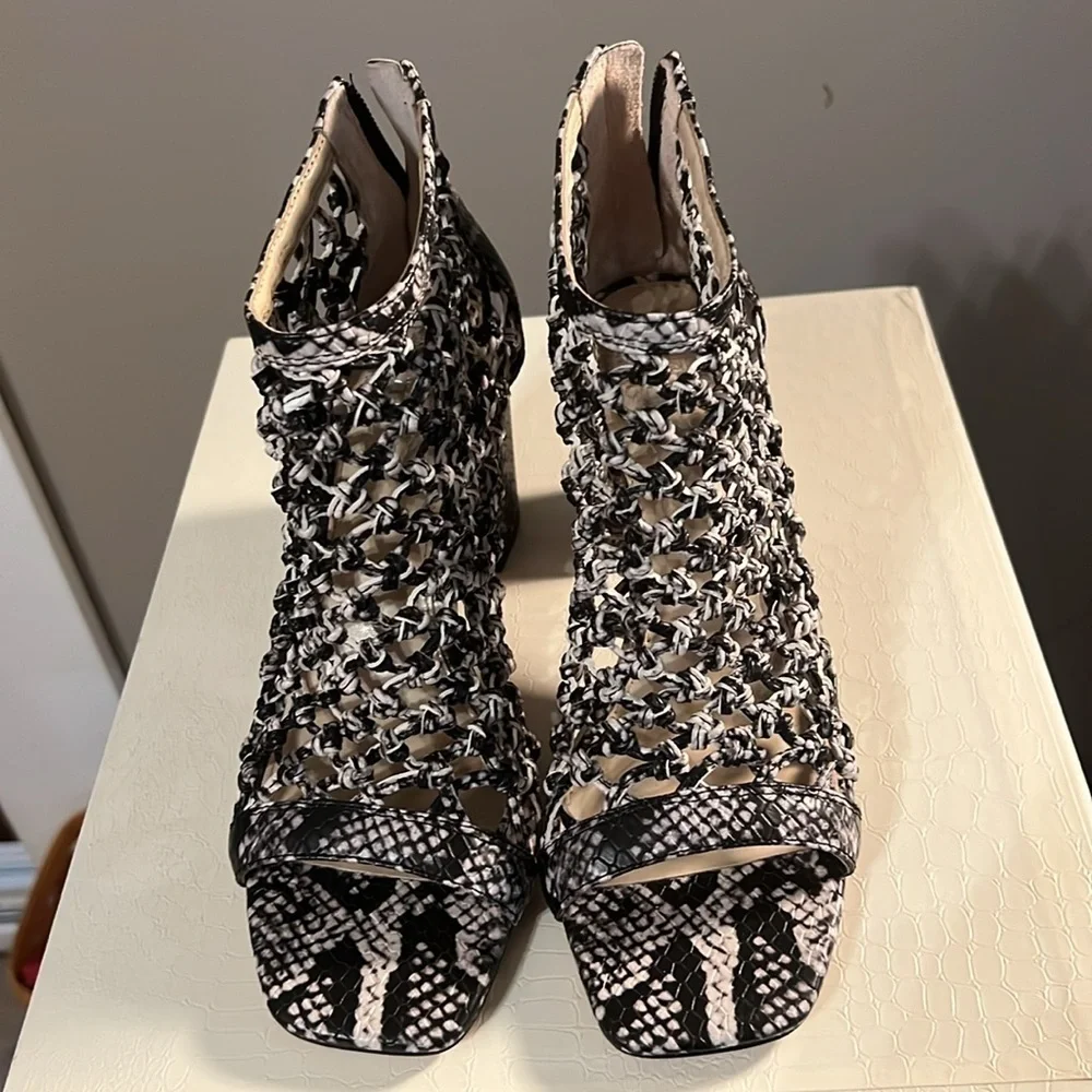 Vince Camuto hand knotted
